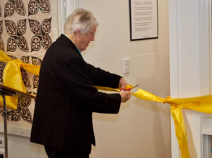 Anne Turvey Cutting the ribbon.jpg Anne Turvey Cutting the ribbon.jpg